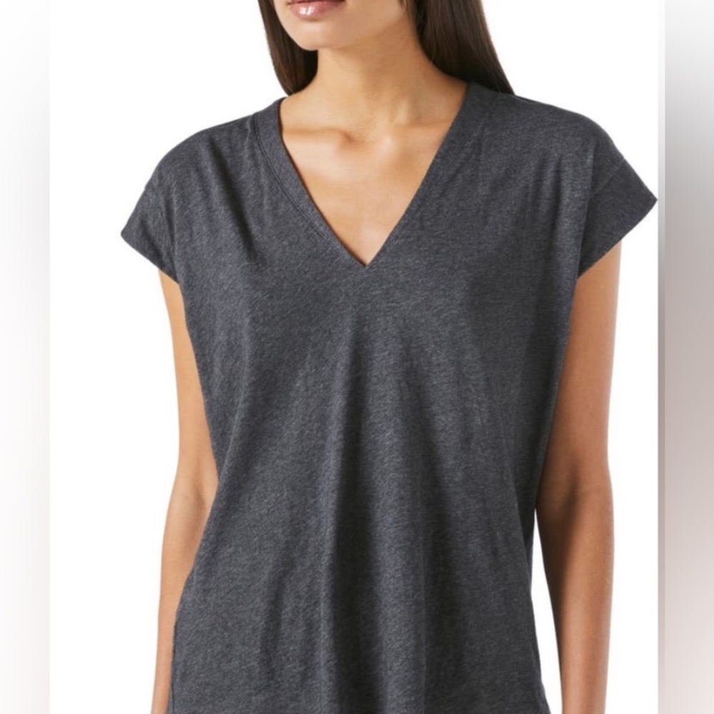 Frame Le Mid Rise cotton T V neck Size Large